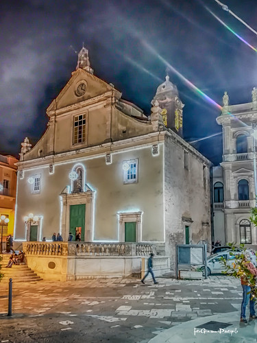 chiesa puglia italia cattedrale centro urbano paese santeramo colle colore