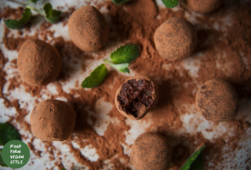 Chocolate truffles with mint / Trufle czekoladowe z miętą