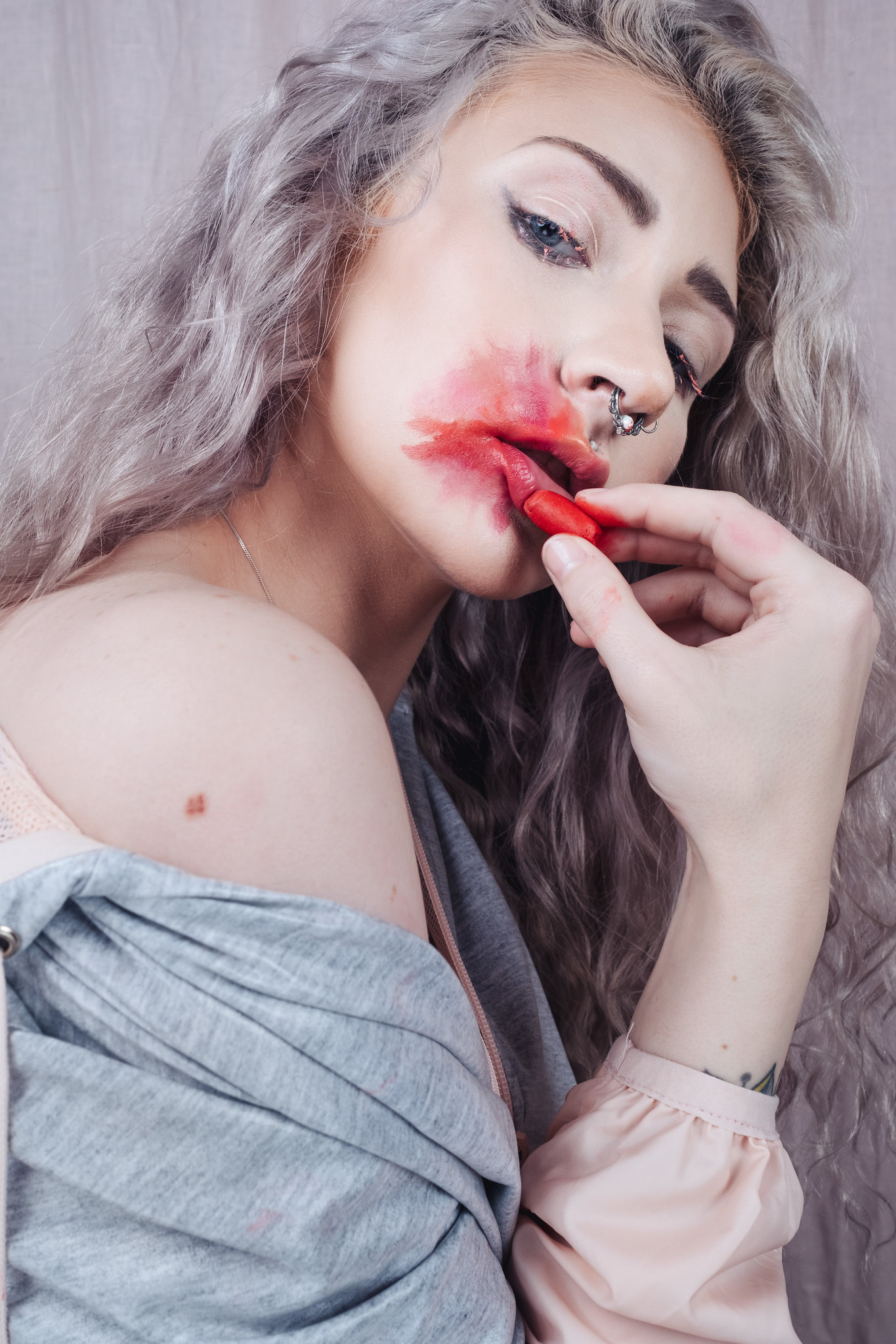 Scarlet Lipstick-2646-Edit