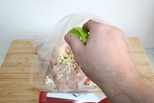 14 - Knoblauch addieren / Add garlic
