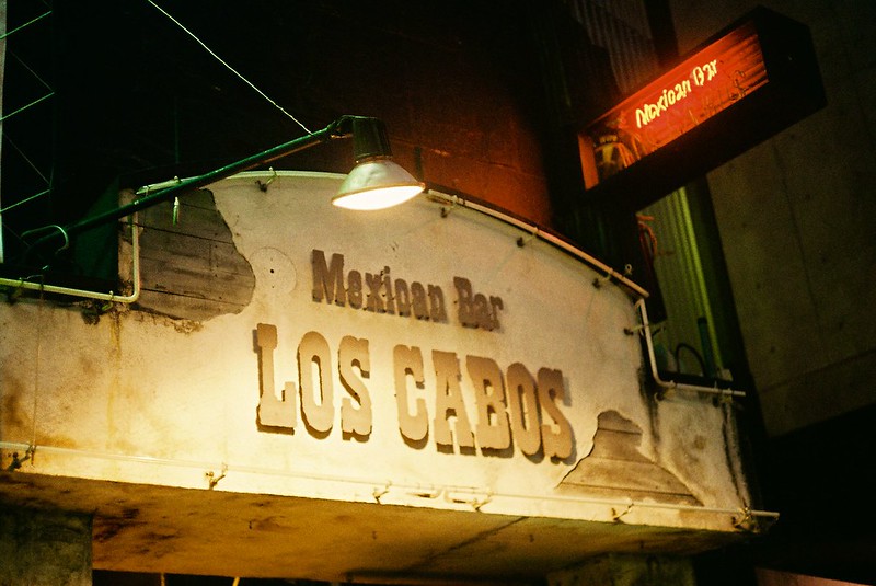 Leica M4+Summicron 50mm f2 0+Lomography Color negative 800池袋西口LOS CABOS看板