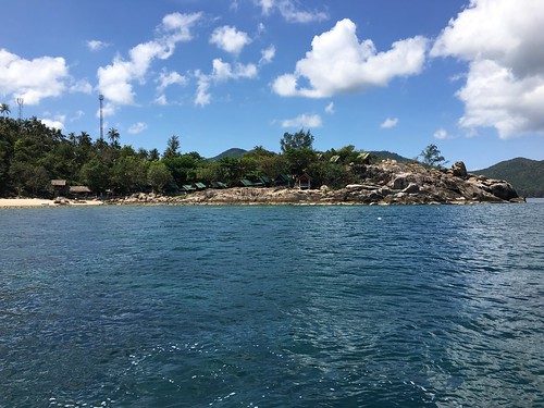 サムイ島発パンガン島１周プライベートボートチャーター