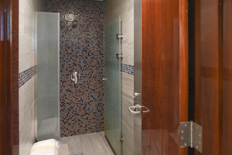 shower stall at emirates business class lounge (dxb) concourse b
