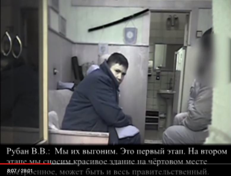 Почему Савченко смотрит в объектив скрытой камеры?