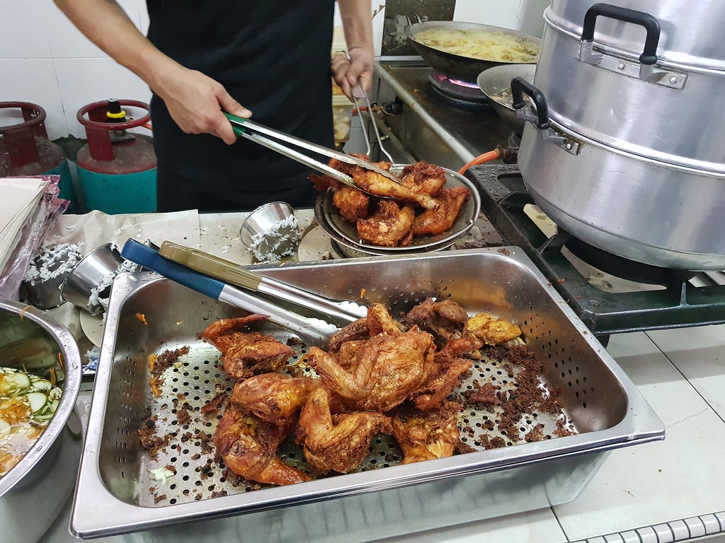 马来香料炸鸡饭 Nasi Kukus Ayam Berempah $7 @ Kak Nora Nasi Kukus Ayam Berempah Seksyen 7 Shah Alam