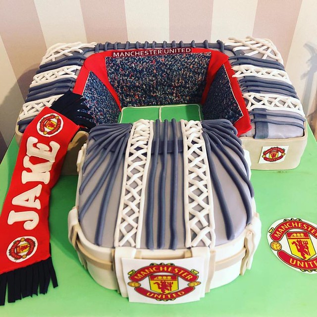 Stadium Cake for big fan of Manchester United. Vanilla sponge with white chocolate buttercream and milky way stars. By Bakelina's Cakes