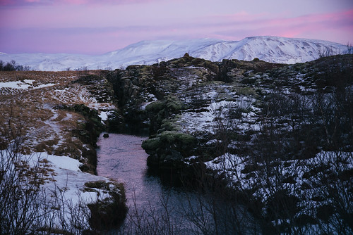 southernregion iceland is þingvellir pentaxk1 pentaxhddfa28105mmf3556eddcwr vscofilm pack01 continentalrift tectonicplates sunrise morning pink purple water mountains nature adventure travel vacation geography volcanic rock tectonic ice snow winter cold moss