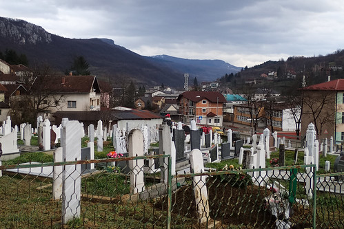ključ cimetière ville montagnes tombes maisons bosnieherzégovine