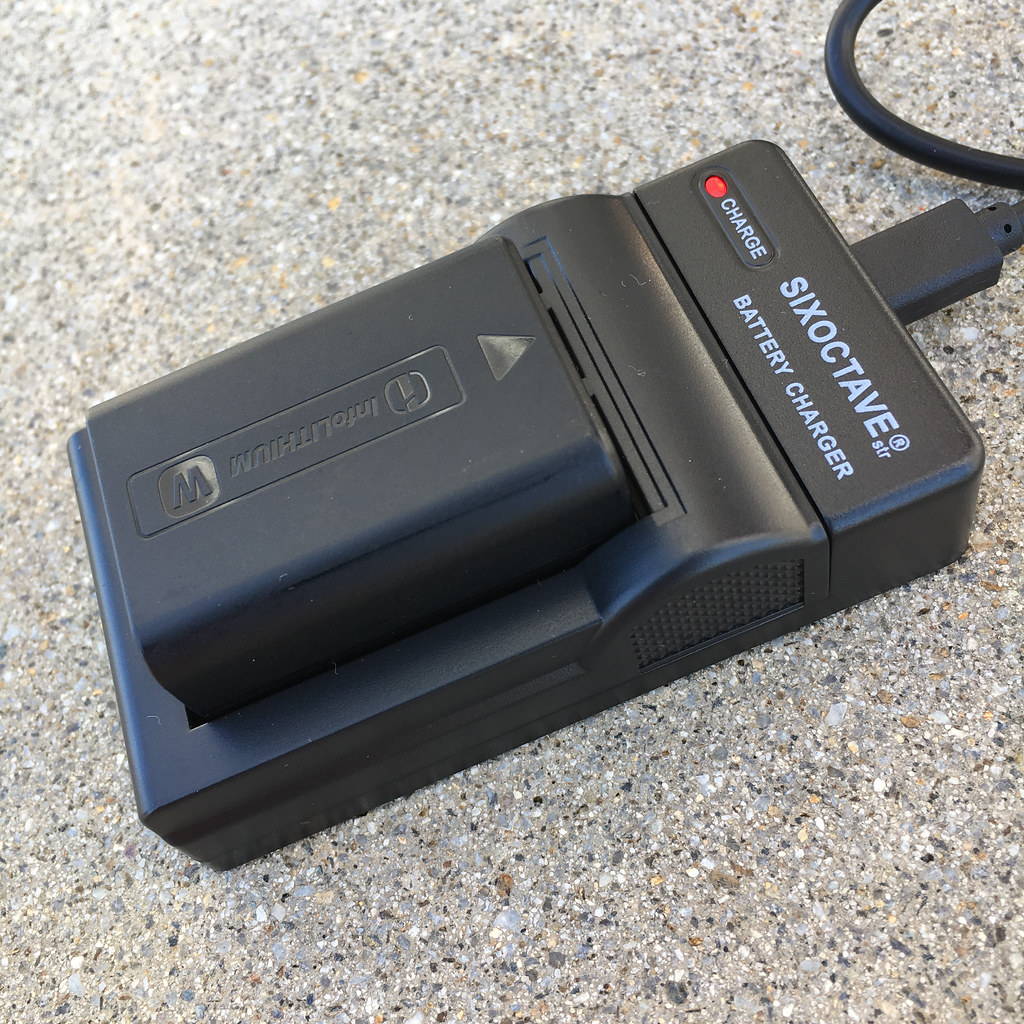 カメラ デジタルカメラ Z502 SONY DSC-TX5 予備充電器 予備バッテリー3個 デジタルカメラ 