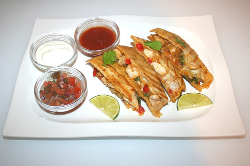 81 - Chicken Fajita Quesadilla & Mexican Tomato Salsa - Served / Serviert