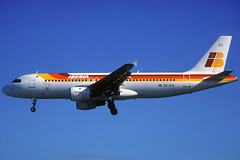 Iberia A320-214 EC-ICQ BCN 18/05/2002