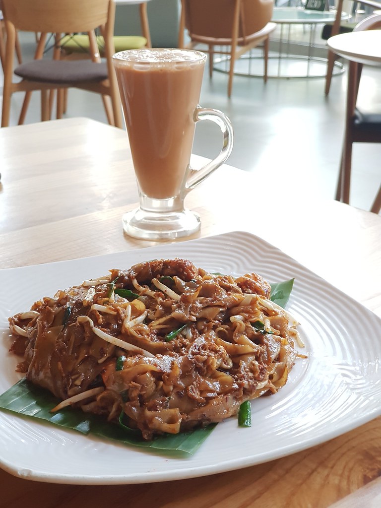 海鮮炒粿條 Seafood Char Koay Teow $11.90 @ The Food Tree at OWG Glenmarie Shah Alam