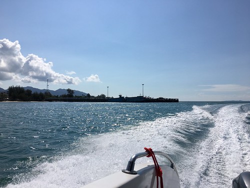 サムイ島発パンガン島１周プライベートボートチャーター