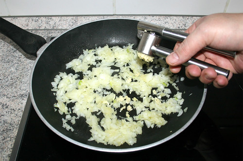 13 - Knoblauch addieren / Add garlic