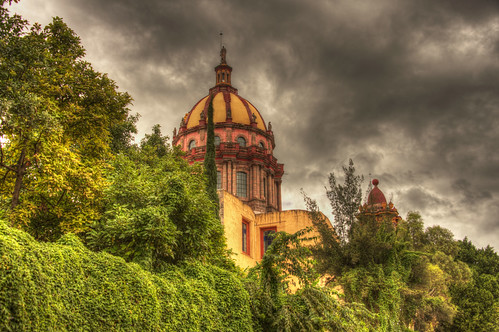 sanmigueldeallende mexico hdr church dome architecture 201709 clouds building 7778 landscape yellow red green laconcepcion convent catholic statue sky worship