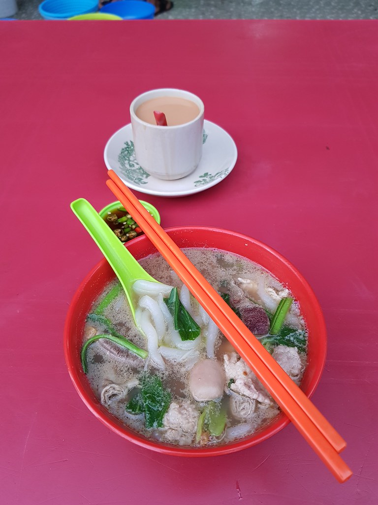 猪肉粉 Pork Noodle rm$8 & 奶茶 TehC rm$1.90 @ Restoran Win Heng Seng (永兴城茶室) KL Imbi