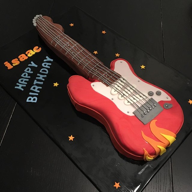 Guitar Cake by MyCakes