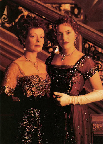 Kate Winslet and Frances Fisher in Titanic (1997)