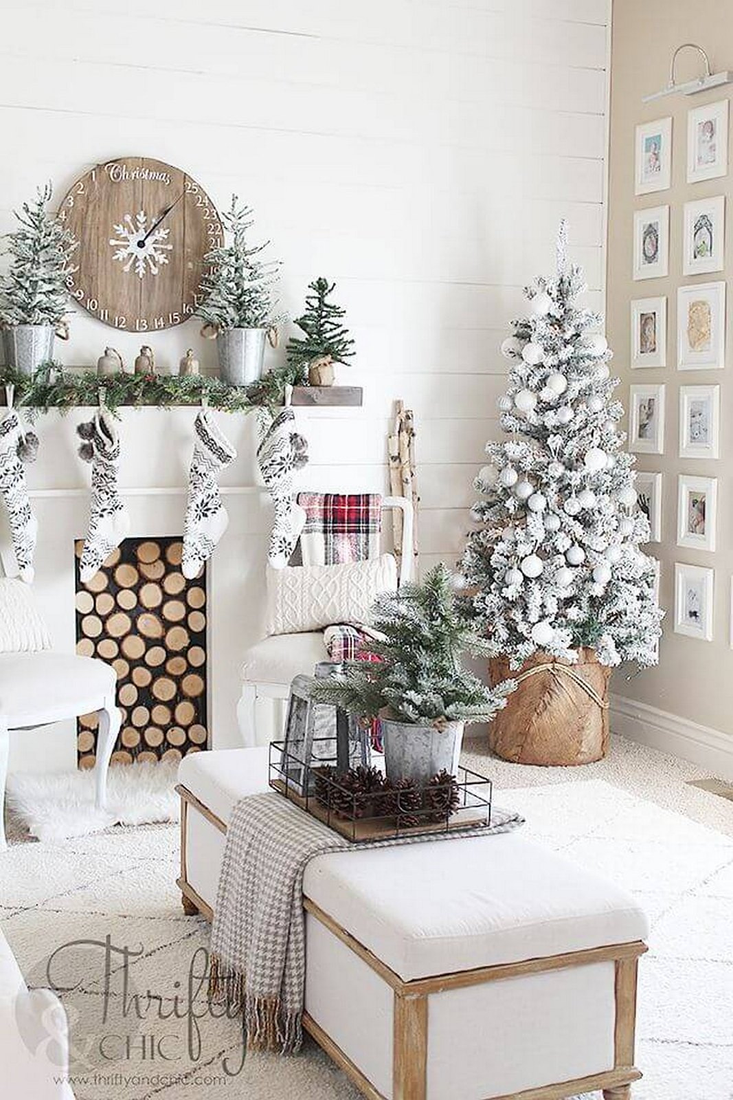 10 Ways to Decorate Your Christmas Tree - All White Christmas Tree