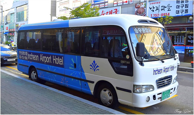 74 1007 (ROK) | Hyundai County Gold coach.