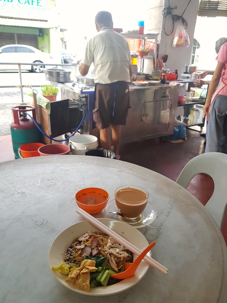 叉烧云吞面 rm$4 & 华人奶茶 TehC rm$1.50 @ City Rio Cafe 新麗羅茶室 at Lebuh Bishop, Georgetown Penang