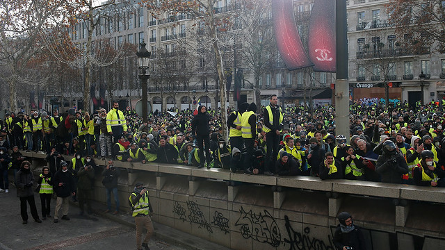 france-protests-10