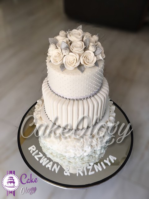 Cake by Shafna of CakeOlogy