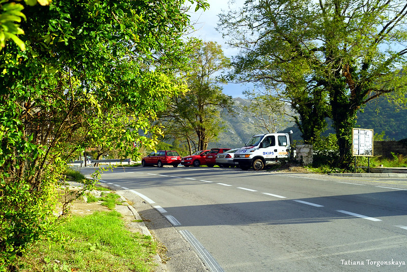 Дорога возле конечной автобусов "Blue line" в Лепетане