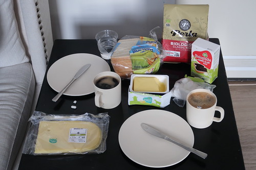 Frühstückstisch mit Produkten von Albert Heijn
