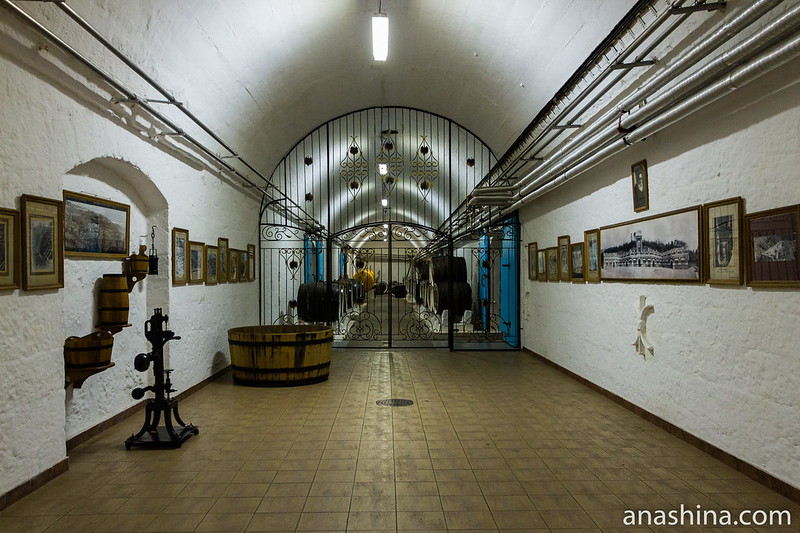 Верхний главный подвал, винодельческий завод "Массандра", Ялта, Крым