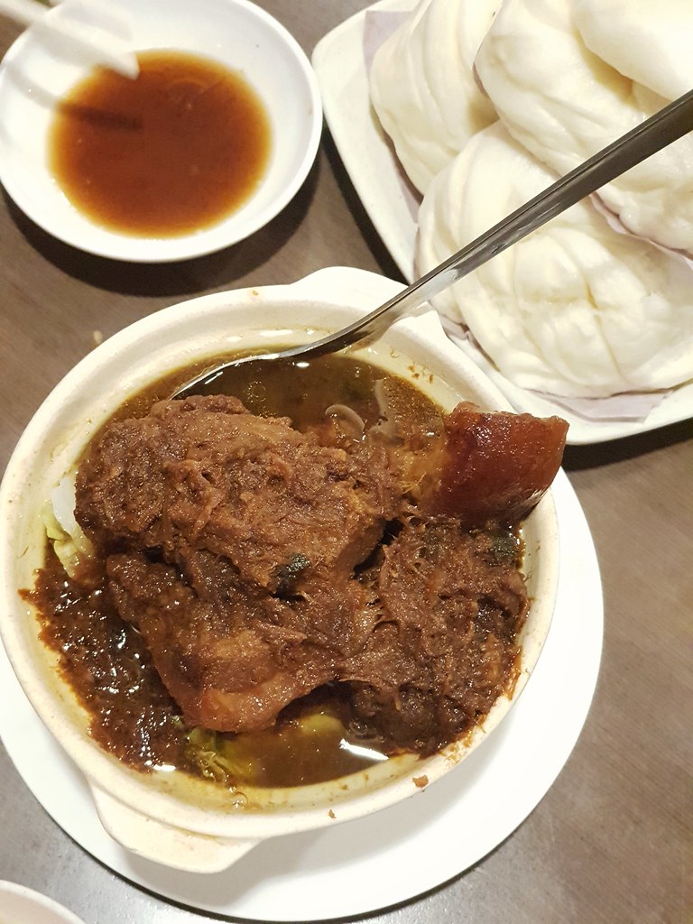 花卷 Flower Bun x4 rm$5.60 & 东坡肉 Tong Po Meat @ Esquire Kitchen (大人餐廳) Subang Parade