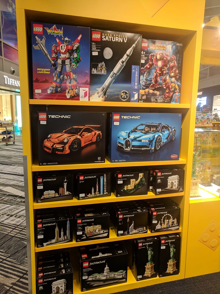 LEGO Pop-Up Store Changi Airport T3