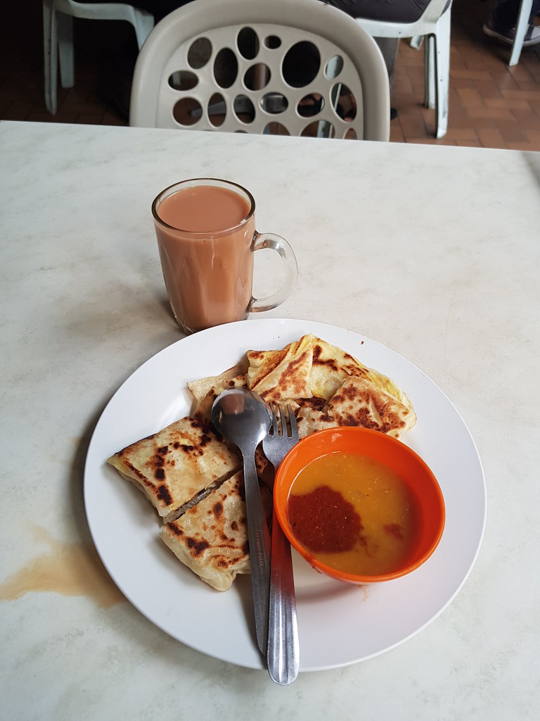 印度蛋煎饼 Roti Telur rm$2.50 & 马来拉茶 Teh Tarik rm$1.50 @ Hussain Bistro KL Wisma Cosway