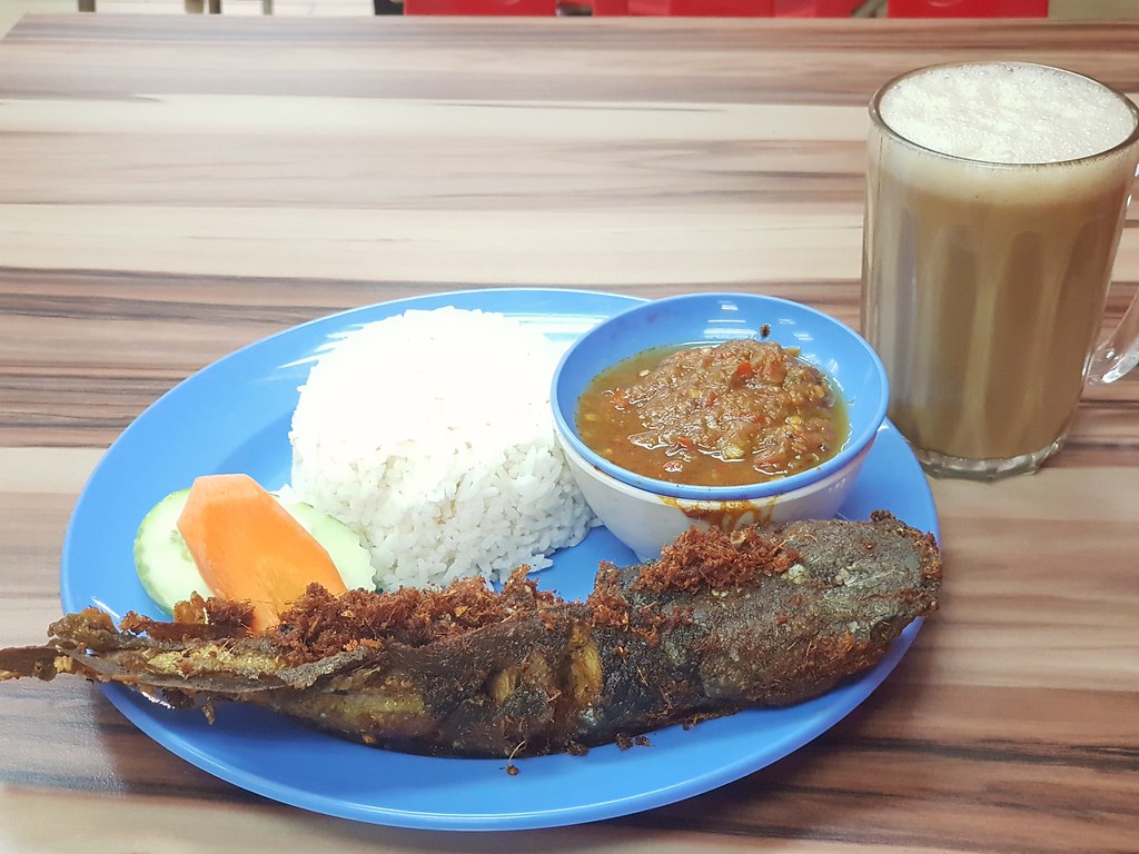 Nasi Ikan Keli rm$5.50 w/Nescafe top up rm$2.20 @ Restoran FZ at Phileo Damamsara 1