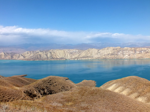 asia kyrgyzstan toktogul lake mountain sky cloud camping landscape dana iwachow dragoman overland silk road trip august 2019 narya river