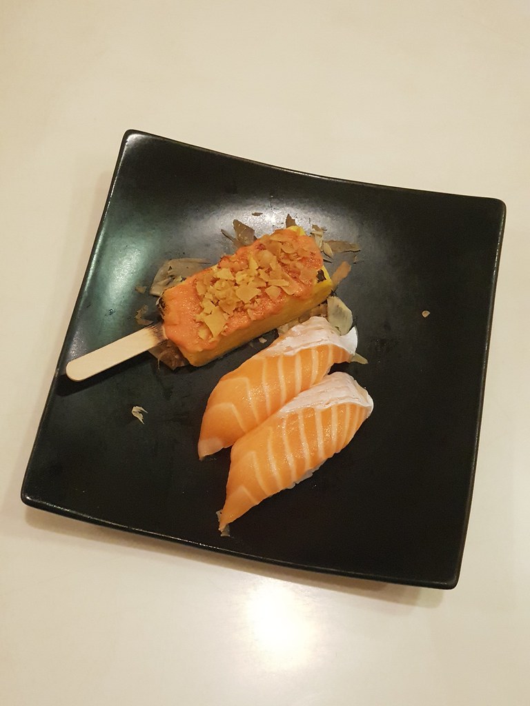 玉子烧 Tamagoyaki (Mentai Crispy Crisp) rm$5 & Salmon Belly 三文魚腩壽司 rm$7 @ Don Kaiten 井屋 in Klang Parade