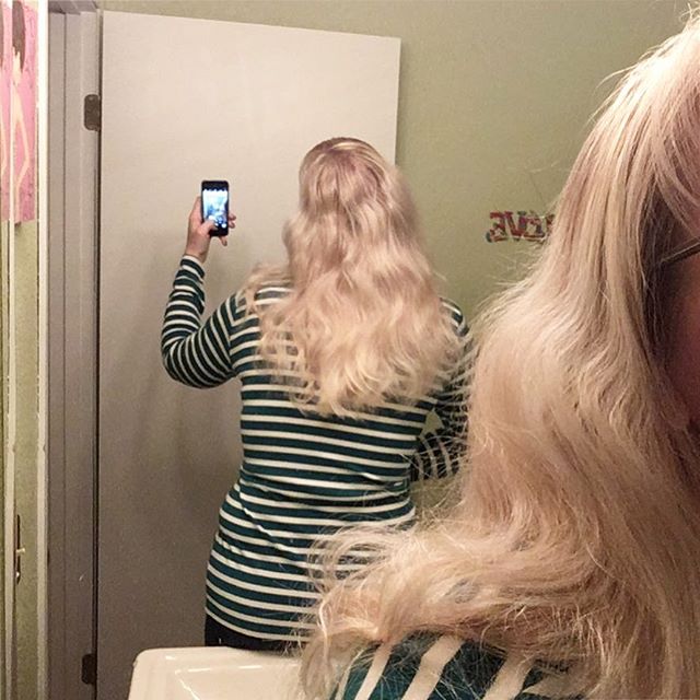 Tried a new hair technique: sprayed the ends with Redken’s “Wind Up” last night and slept with my hair in a loose bun. Woke up with mermaid waves!