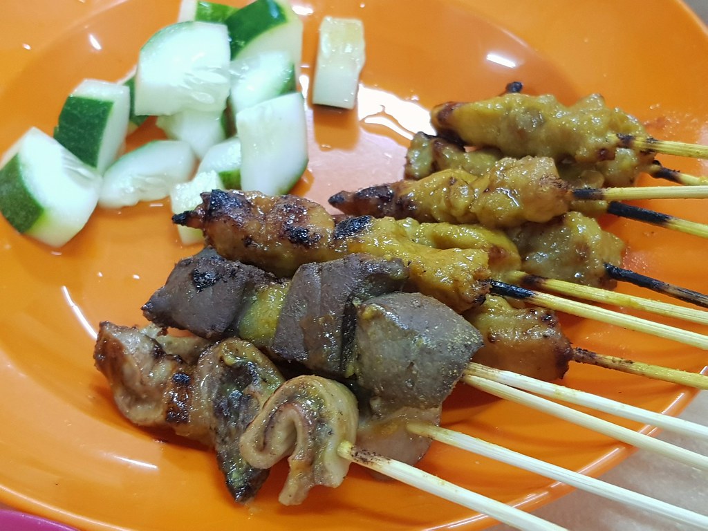 猪肉, 猪肝, 猪肚沙爹 Pork meat & innards Satay rm$1/stick @ Thean Chun (天津茶室) Ipoh