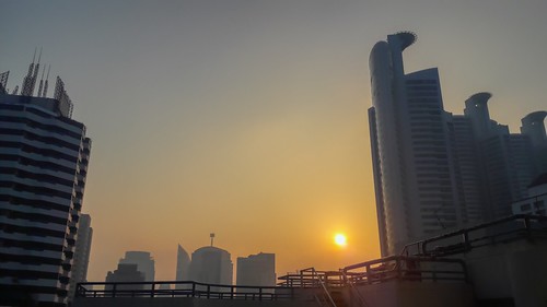 hazy haze fog smog dust dawn morning sunrise sun sky air pollution pm25 hazard health city urban skyline skyscraper architecture building center central inner bangkok thailand southeast asia samsung galaxy j7