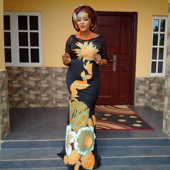 Look at these beautiful Aso Ebi styles - Reny styles