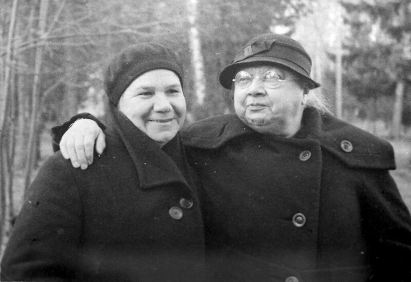 1936. Надежда Крупская с подругой Клавдией Николаевой