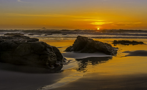 sunrise sunset beach coast oceanscape landscape waves rocks brighton south island southisland newzealand zealand photo image picture photos images pictures morning gilds sky