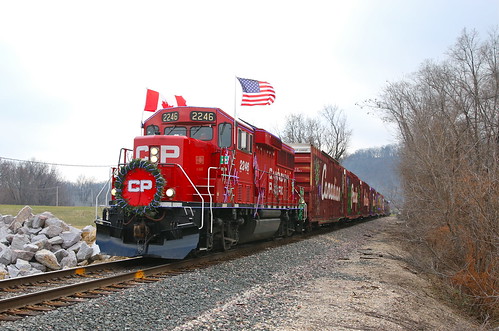 trains railroads canadianpacific cp holidaytrain marquettesub gp20ceco guttenberg iowa