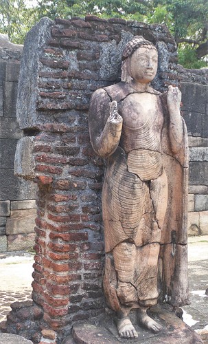 sl-7 polonnaruwa quadrilatere-hatadage (3)