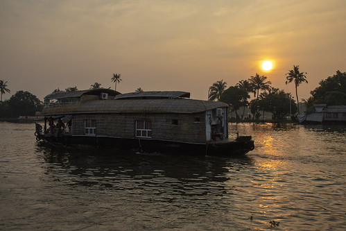 houseboats alleppey backwater back water house boats kev gregory canon 6d mark ii india river sun sunset set asia beautiful