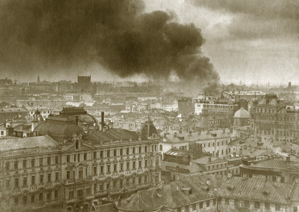Вид с дома Нирнзее. Пожар в Малом театре. 2 мая 1914
