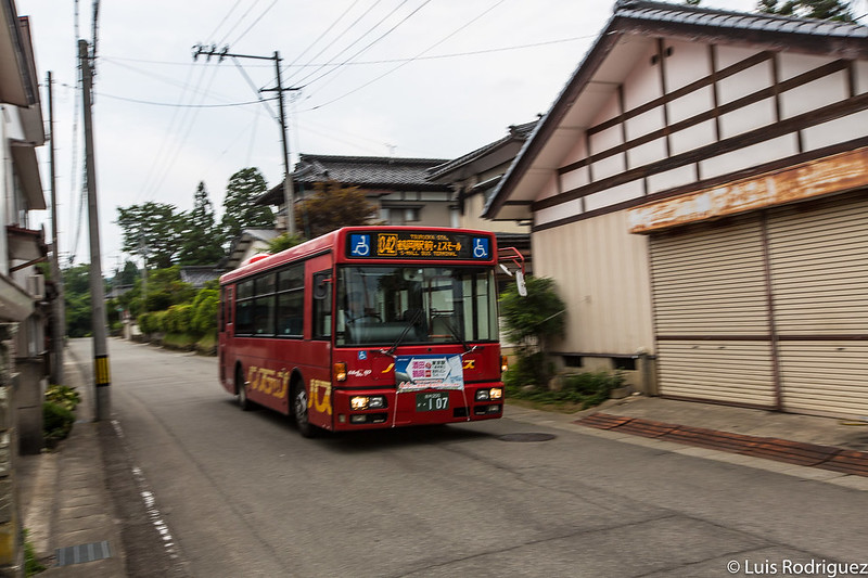 Autobús en el monte Haguro o Hagurosan de Dewa Sanzan