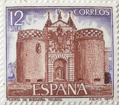 Sellos y postal de la Puerta de la Bisagra, Toledo.