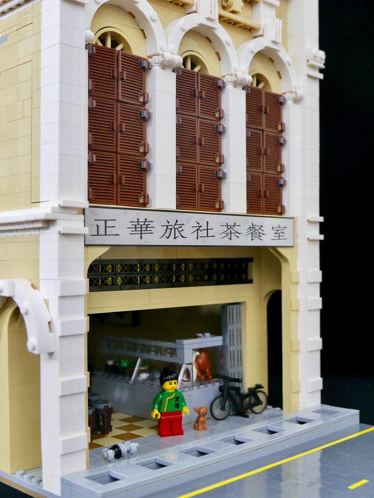 Bought a pair of umbrella lights, finally I’m able to shoot this LEGO building from the angle that I wanted. (^_^)v