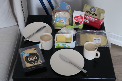 Frühstückstisch mit Produkten von Albert Heijn